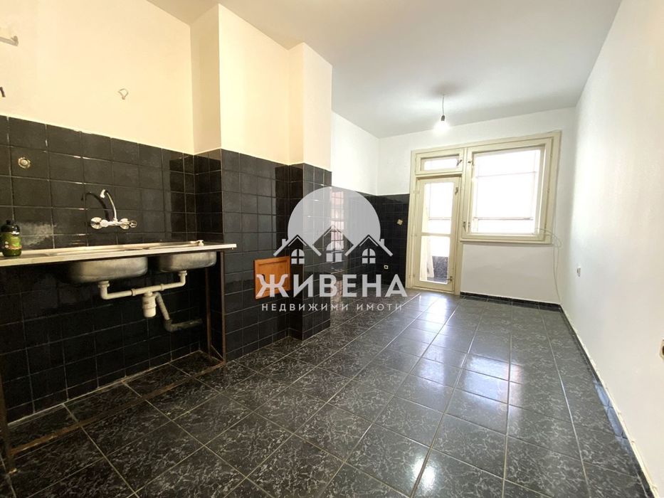 Продавам 4-стаен апартамент, кв. Възраждане 2, ЧЖП: 118 кв.м
