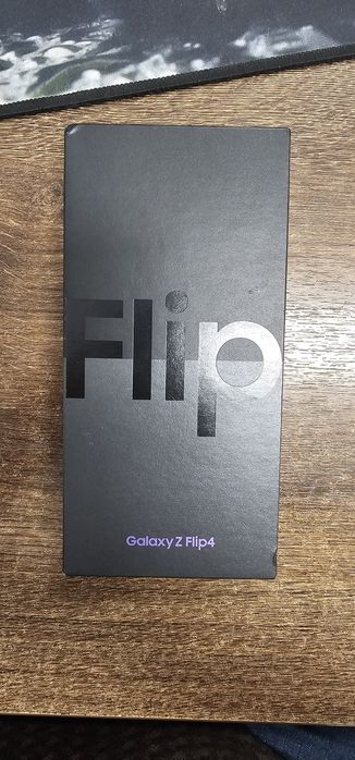 Vând Samsung Galaxy Z Flip4 (SM-F721B) - 256 GB / 8 GB RAM - IMPECABIL