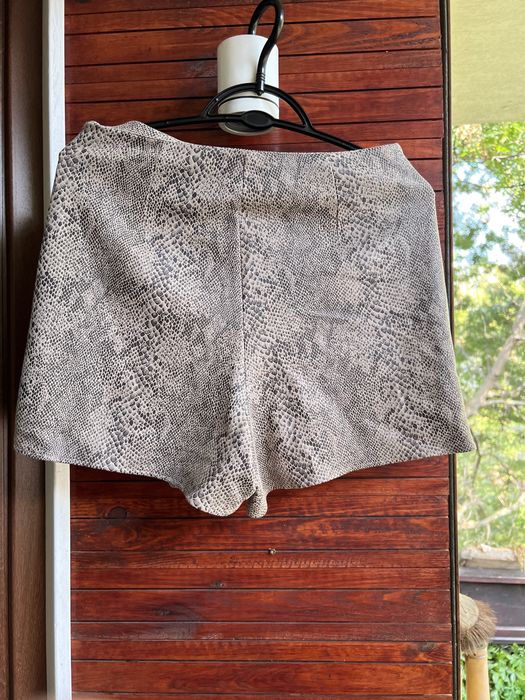 Чисто нов пола панталон на Зара