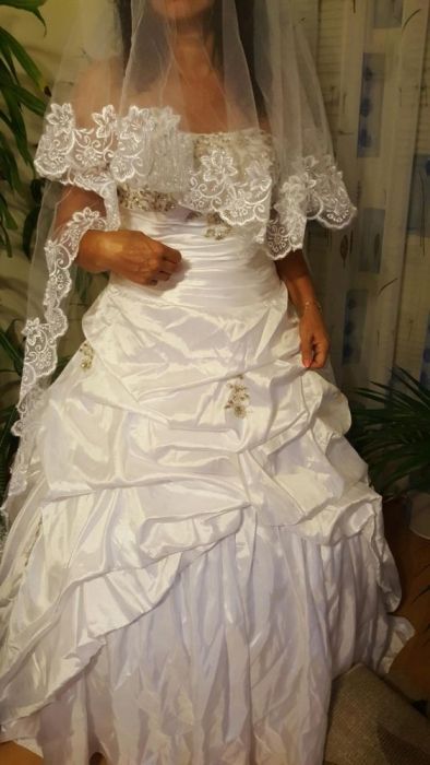 УНИКАЛНА Сватбена рокля