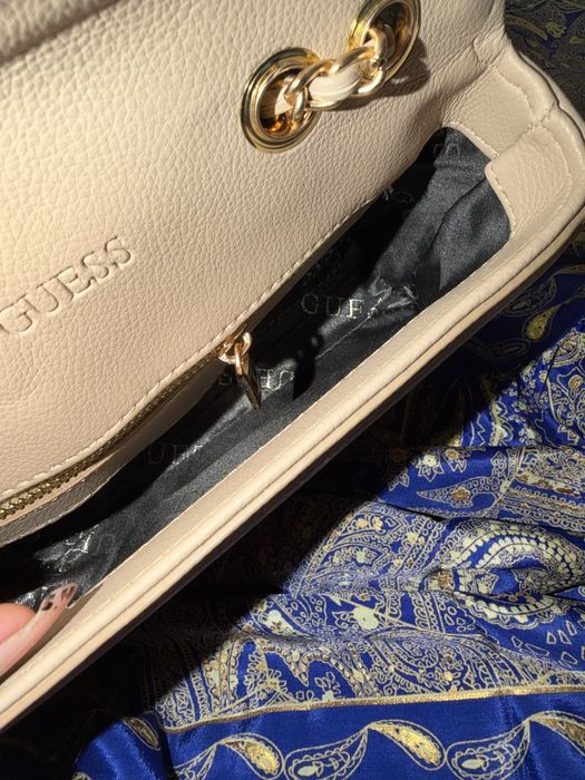 Geanta Guess crem de dama