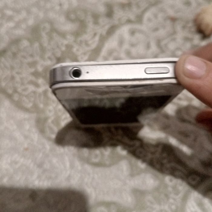 iPhone 4 sotiladi