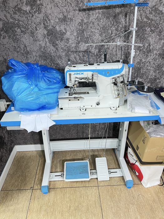 Продам швейную машинку