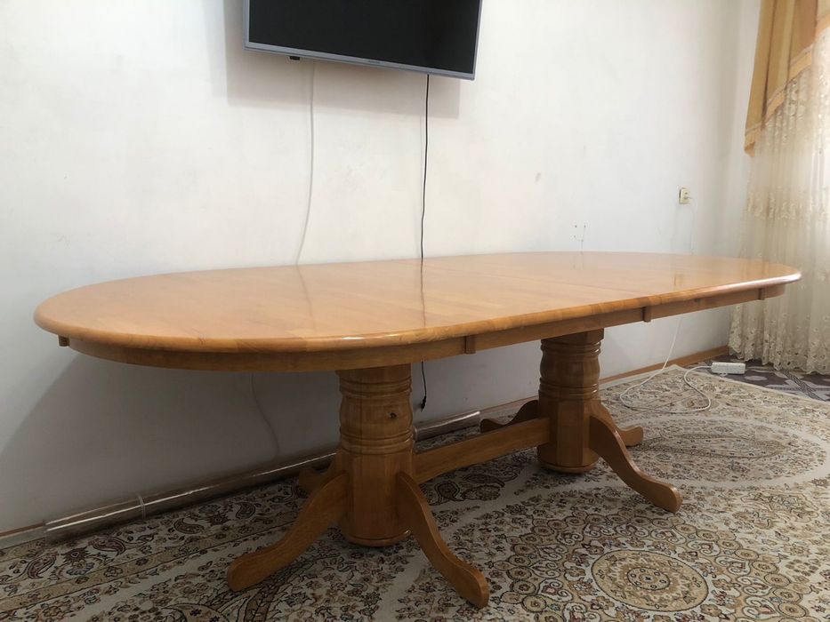 Продается раздвижной деревянный стол