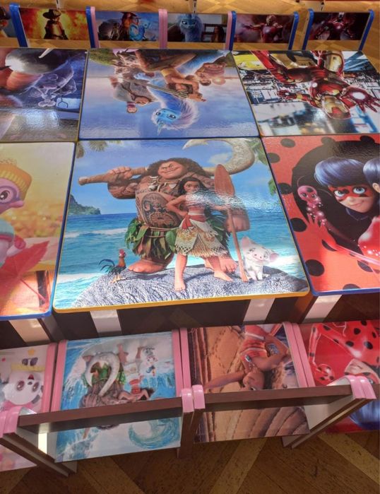 Стол со стульчиками