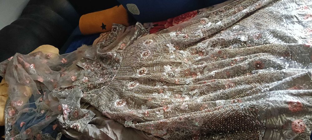 Официална рокля с бродерия