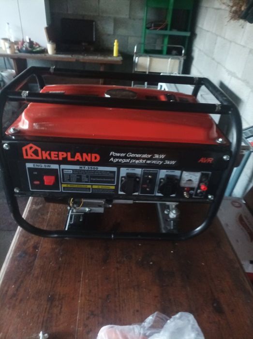 Бензинов генератор