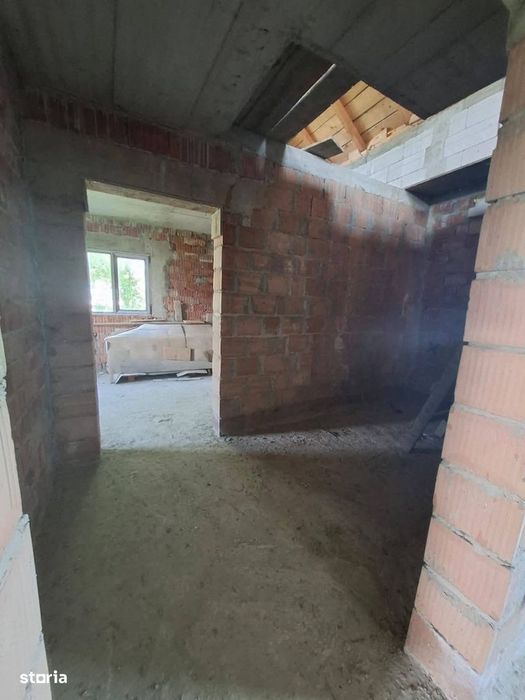 De vanzare Vila la rosu din caramida in apropiere de Roman,79.900 euro