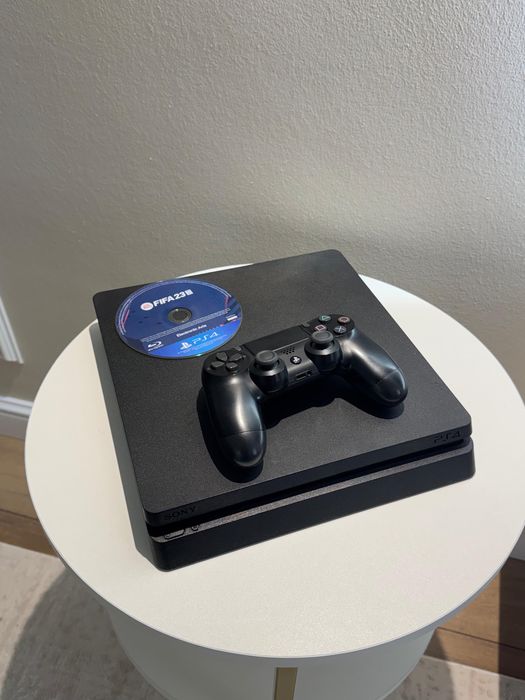 Playstation 4 slim в отличном состоянии