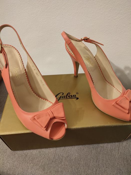 Sandale roz Guban