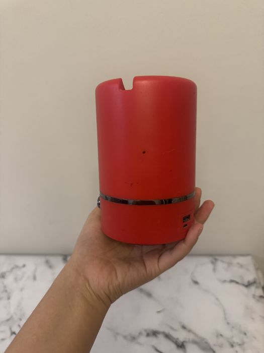 Колонка , красная , громкая