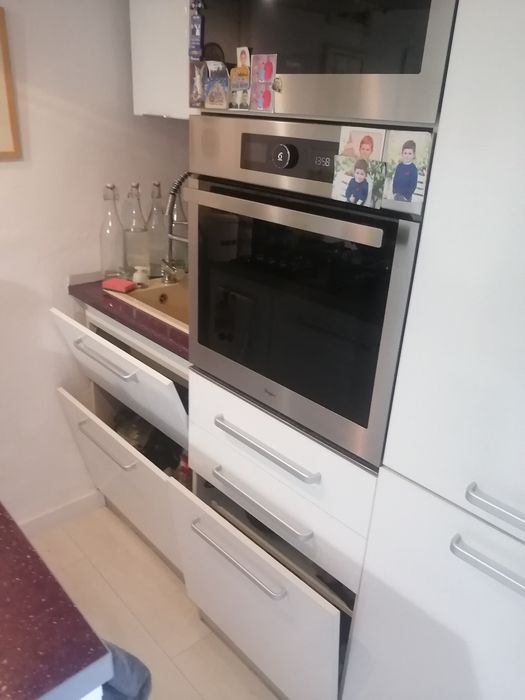 Mobila de bucatarie complexa  de marime mai micuța cu insula făcută la comanda +chiuveta