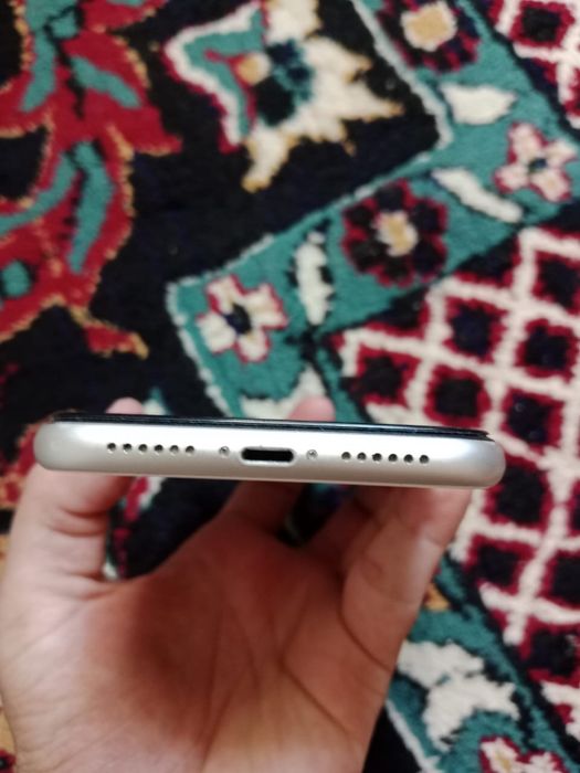 iPhone 11 белый свет