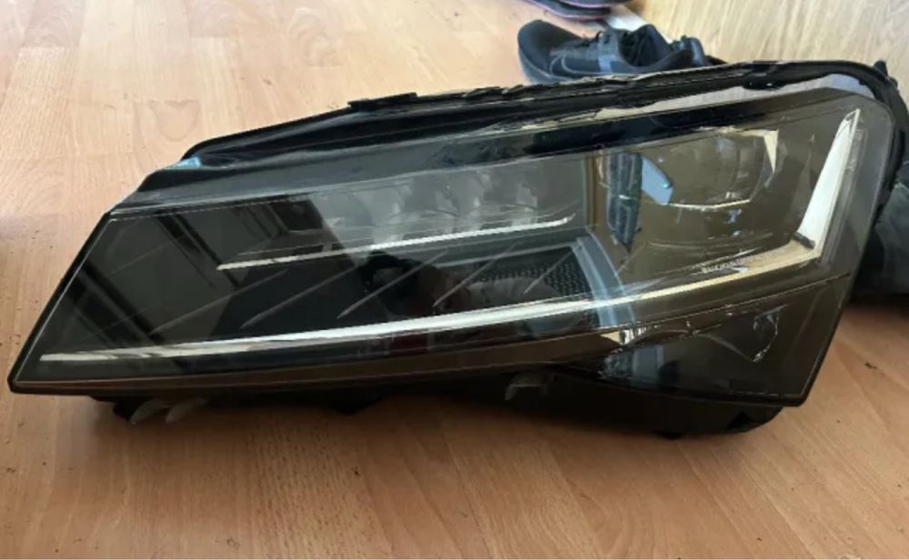 Различни фарове за Skoda