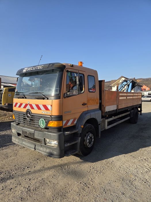 Camion  Mercedes Atego cu macara pentru materiale de construcții  An2001
