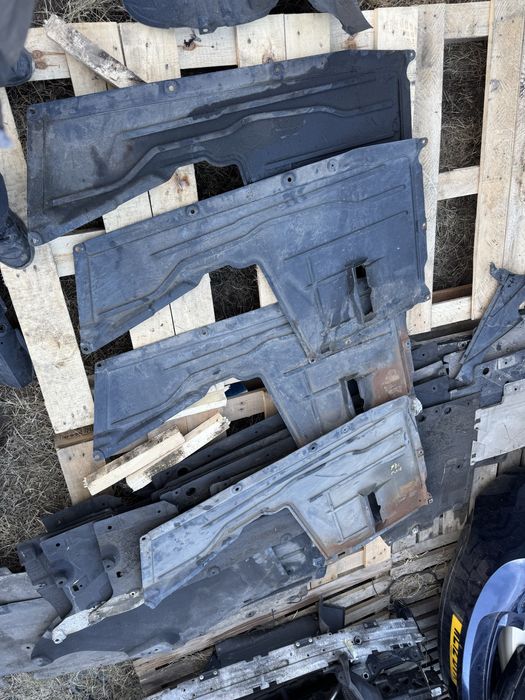 Capac motor scut protectie BMW F10 F11 F20 F30 F01 E90 730d 740d 750d