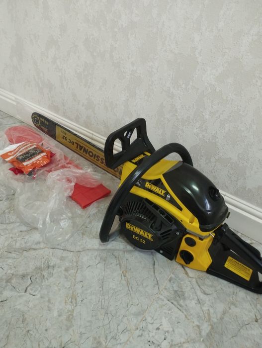 Бензопила DeWalt (японский)
