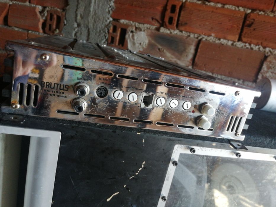 Бас каса  с усилвател  всичко заедно се продава