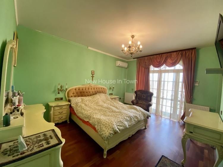 Vilă stil  baroc de vânzare