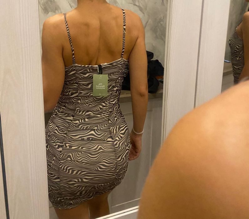 Къса рокля по тялото HM