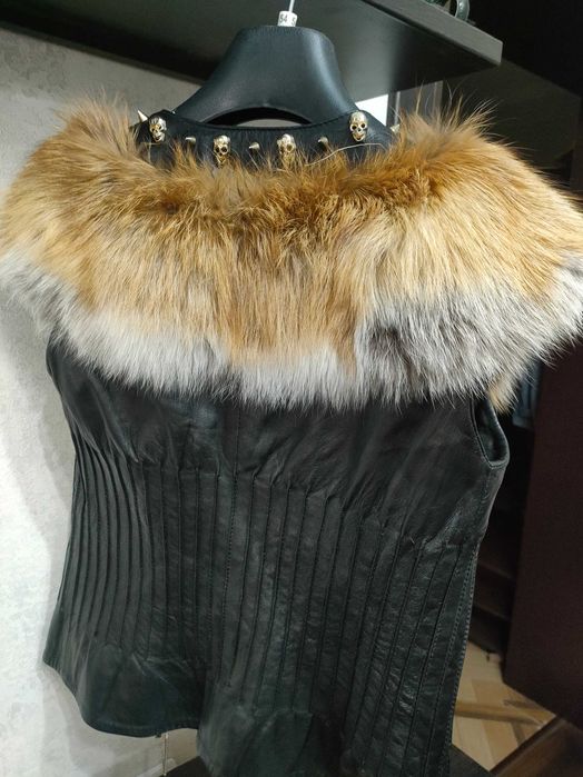 Продам кожаную жилетку