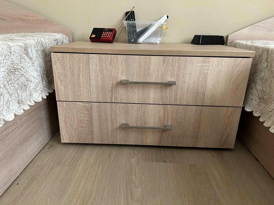 Две единични легла