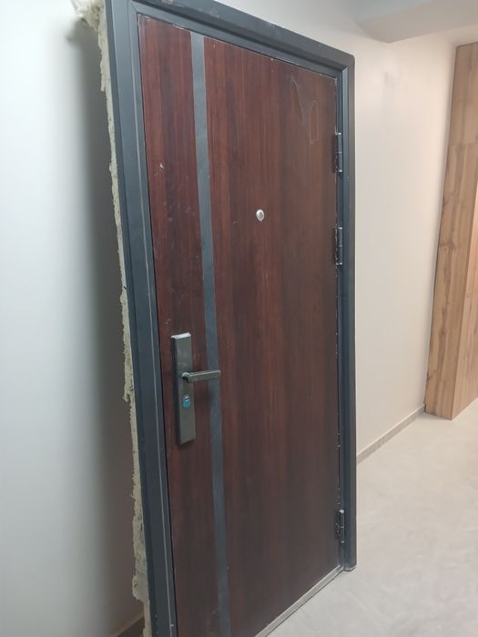 Срочно продам входной дверь