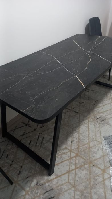 Продам стол в идеальном состояние