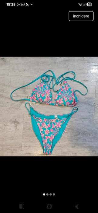 Vând costum de baie