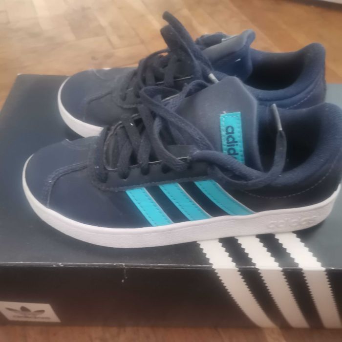 Детски обувки Adidas номер 31