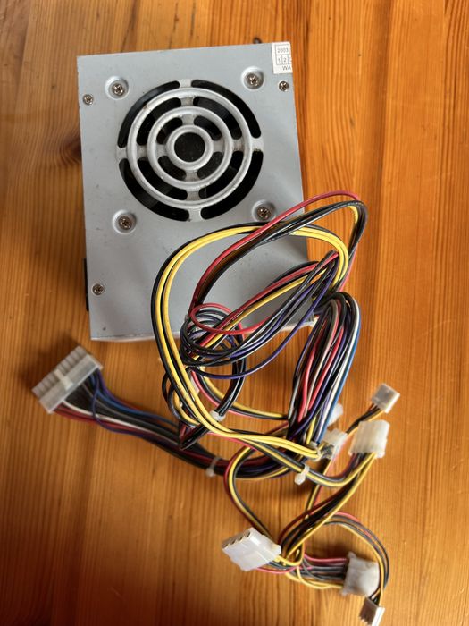 Захранване за компютър с 20 жака