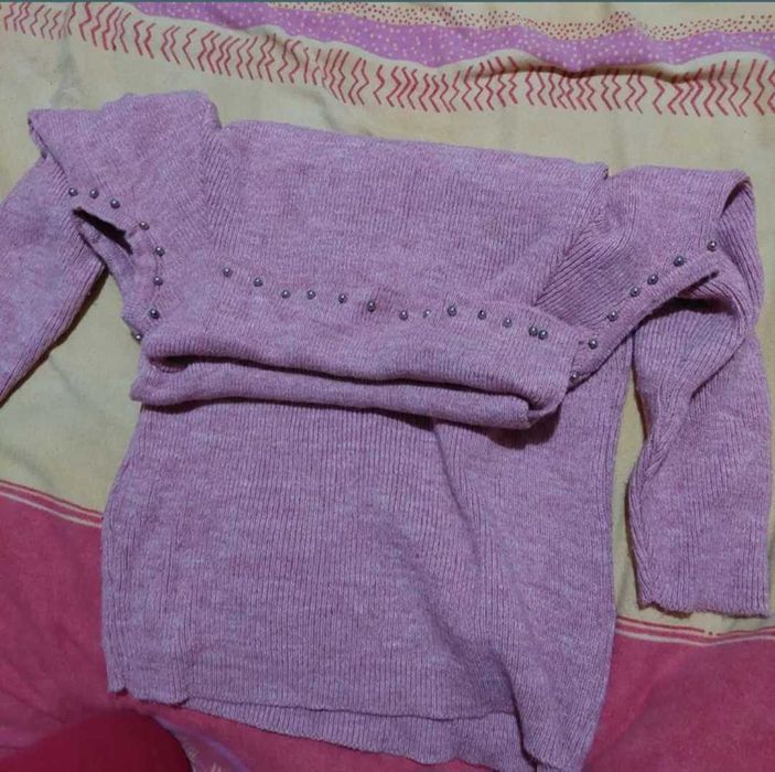 Pulover  trendy umeri goi