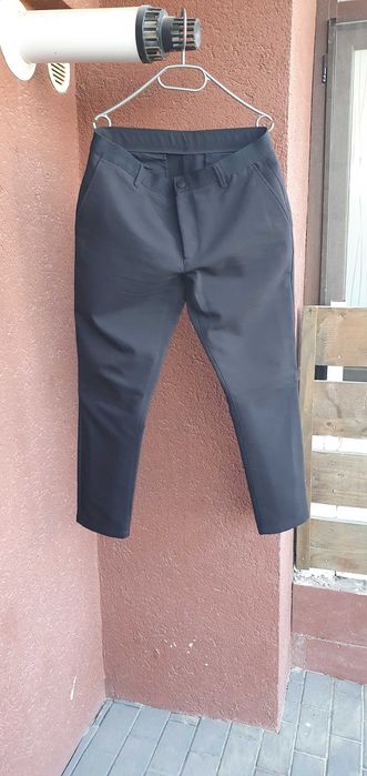 vând costum bărbătesc