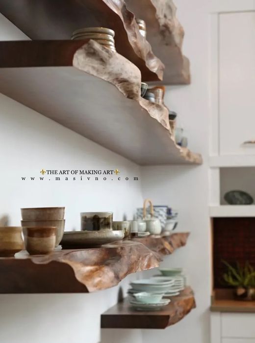 Дървен рафт. Рафт от дърво. Барплот. Дървен плот