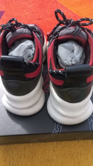 Versace chain reaction