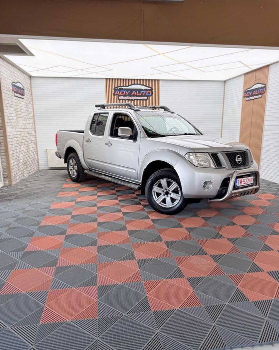 NISSAN NAVARA 2,5 Tdi , 4x4 la buton , Clima , Navi , Scaune incalzite , Trapa , RAR+ITP