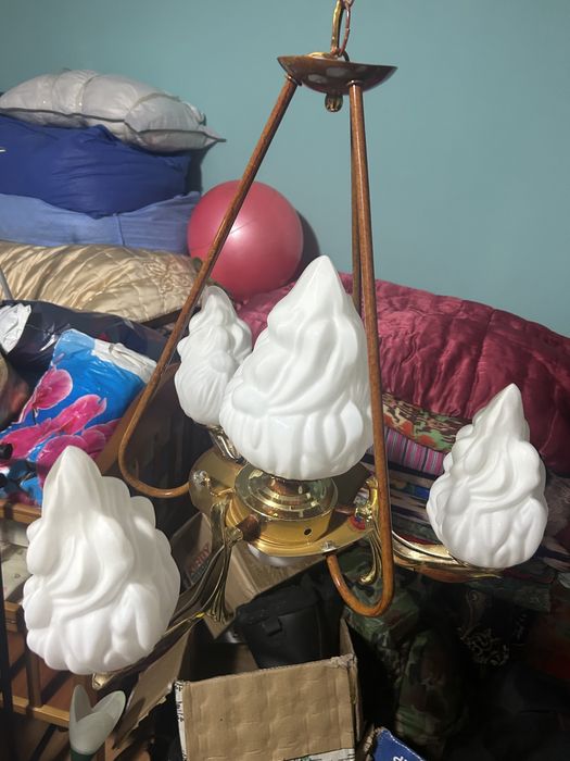 Продаються люстры