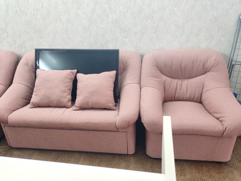 Продам диван и кресло 90000