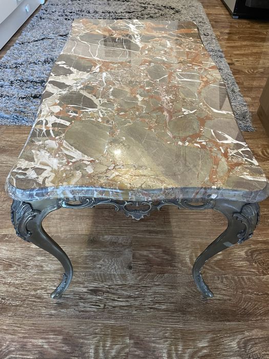 Masa de cafea din bronz cu blat onix.