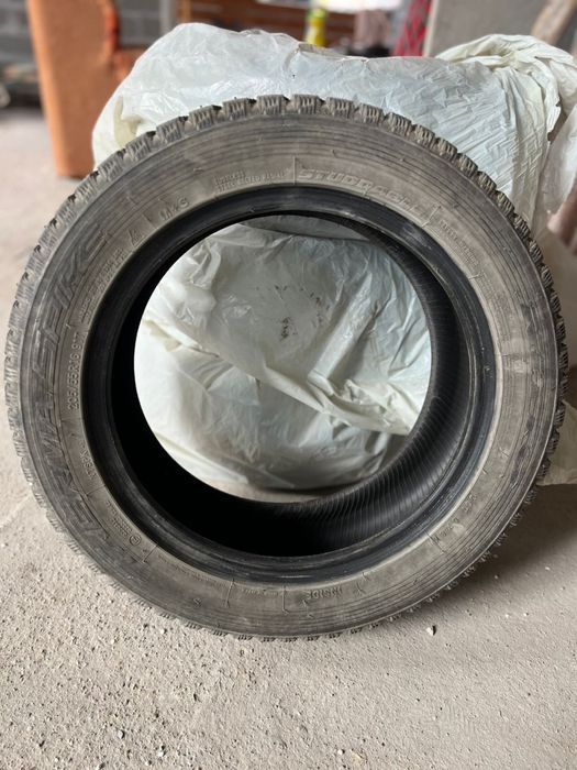продам шипованные покрышки