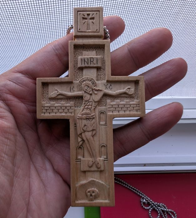 Cruce pectorala sculptată manual