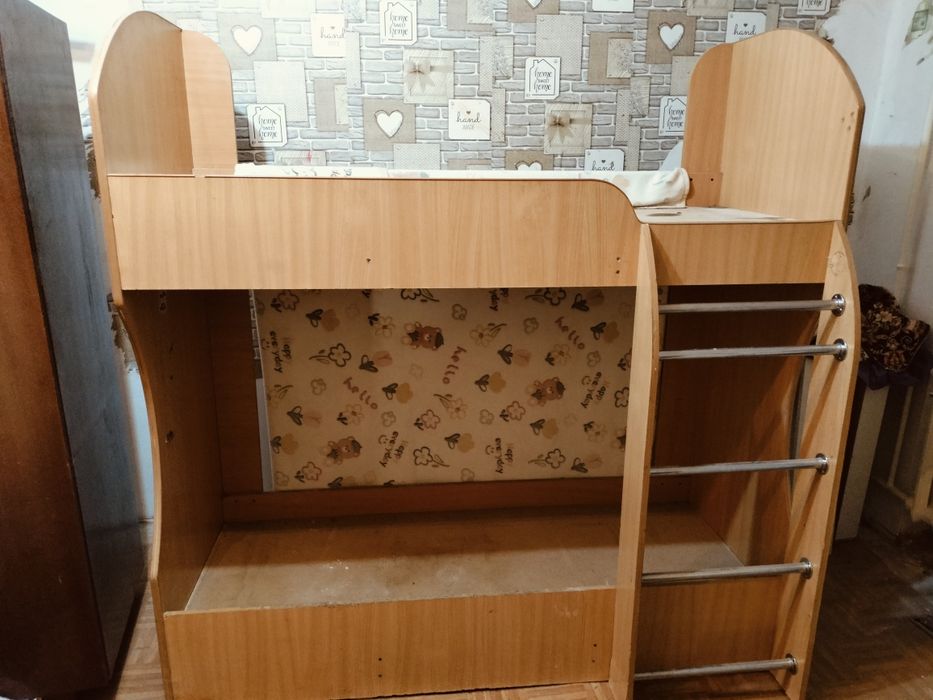 Кровать двухярусная.