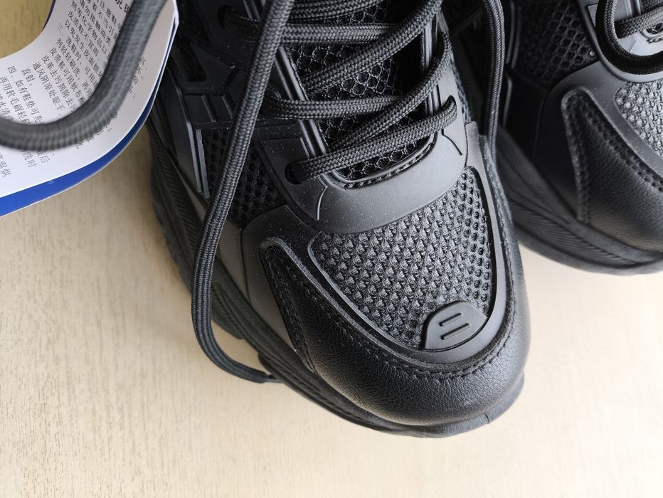 Продаю летние кроссовки