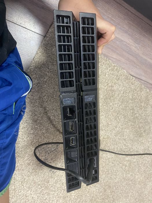 Vând PlayStation 1 TB