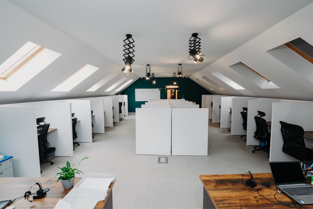 De vanzare  spatiu comercial - birouri - depozit - Cristesti E60