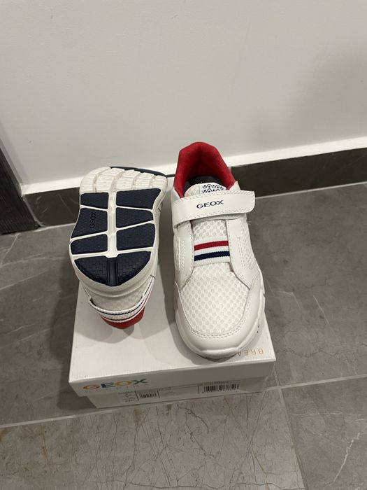 Детски обувки Geox номер 33, чисто нови!