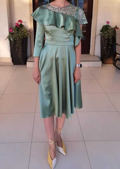 rochie Moze verde fistic cu paiete la decolteu