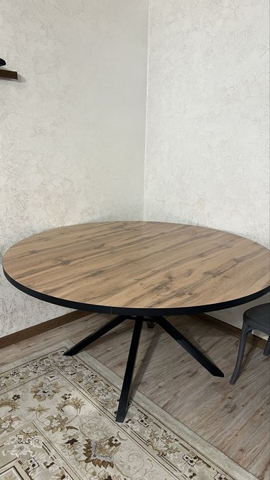 Кухонный обеденный стол