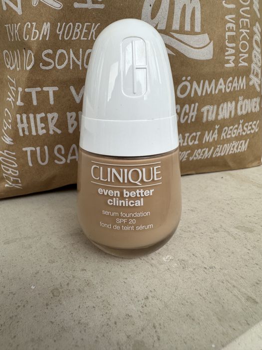 Фон дьо тен Clinique Even Better™ Clinica Serum Foundation