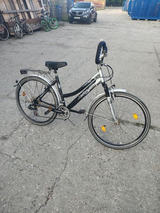 Bicicleta dama Active Trekking cadru aluminiu.Roti 28. Furca amortizor